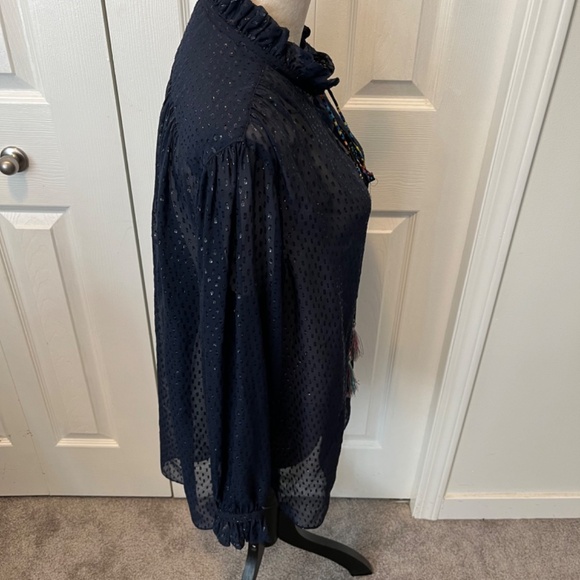 Robert Graham size L silk blend top - Picture 11 of 15